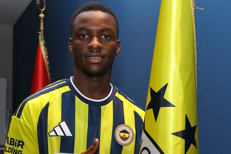18 yaşlı futbolçu “Fənərbaxça”da - RƏSMİ