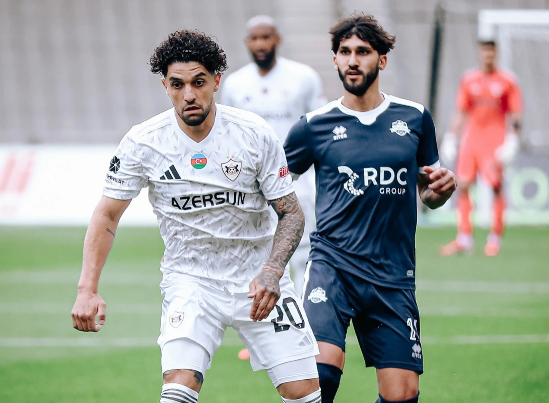 99 mükafat: 34 mövsüm, 21 komanda