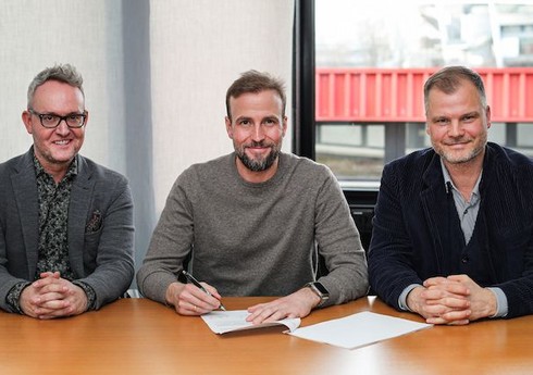 Almaniya klubu baş məşqçisi ilə müqaviləni yeniləyib