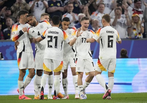 Almaniya millisi tarixə düşüb