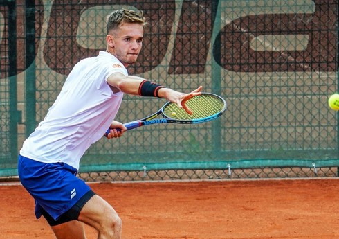 Almaniyalı tennisçi setlərarası fasilə zamanı duş qəbul etdiyi üçün diskvalifikasiya olunub