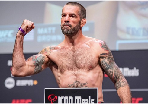 Amerikalı döyüşçü UFC-dən uzaqlaşdırılıb