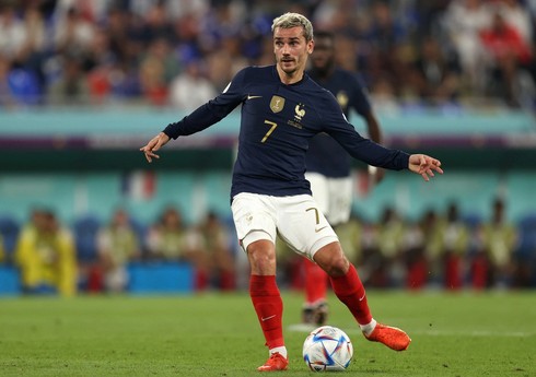 Antuan Qrizman Fransa millisinin sabiq futbolçusunun rekordunu təkrarlayıb