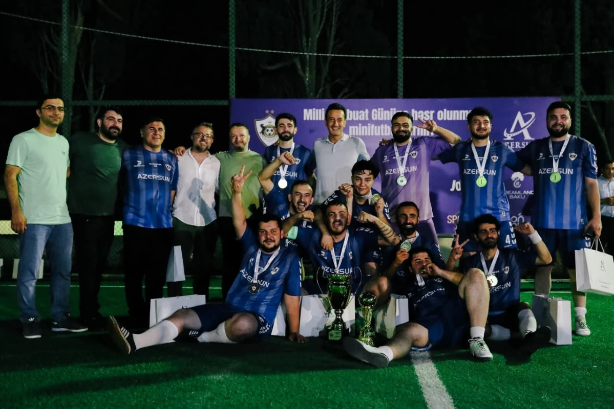 “Apasport”un əməkdaşları futbol turnirinin qalibi oldular