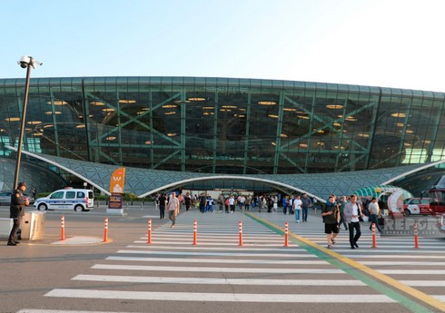 Avropa çempionatında birinci olan Azərbaycanın güləşçiləri Vətənə qayıdıb