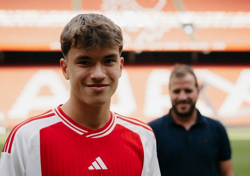 "Ayaks" Van der Vartla müqavilənin müddətini uzadıb