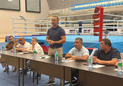 Azərbaycan Boks Federasiyasının rəsmiləri milli komandaların məşqçilər heyəti və hakimlərlə görüşüb