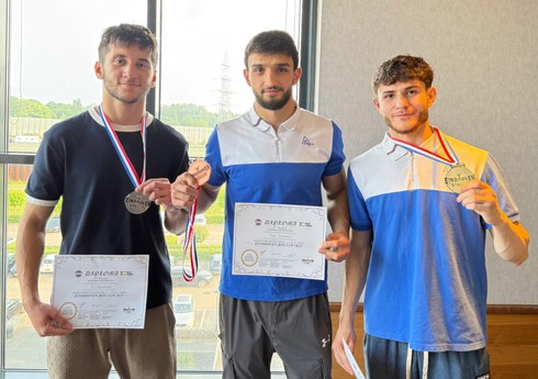 Azərbaycan boksçuları Niderlandda üç medal qazanıblar