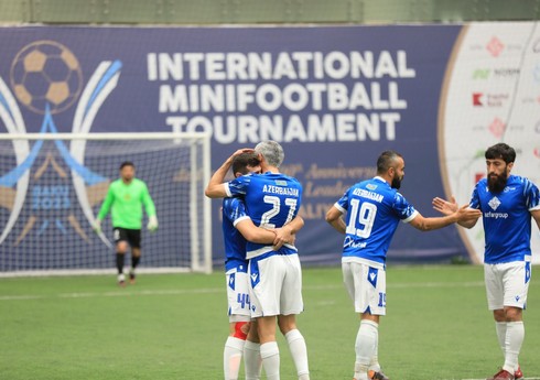 Azərbaycan Fransaya 3 top vuraraq evə göndərir