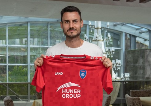 Azərbaycan klubu ispaniyalı futbolçunu transfer edib