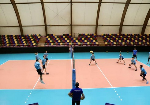 Azərbaycan millisi EEVZA çempionatına 14 voleybolçu ilə hazırlaşır