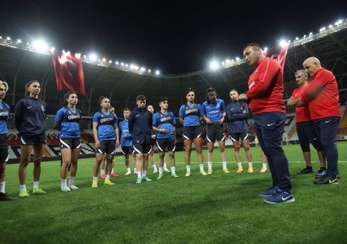 Azərbaycan millisinin baş məşqçisi: Macarıstanla oyunda qələbə qazanmaq istəyirik