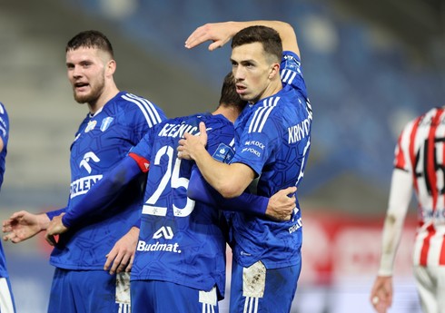 Azərbaycan millisinin futbolçusunun Cənubi Koreya klubuna keçidi rəsmiləşib