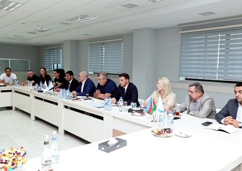 Azərbaycan Voleybol Federasiyasının rəhbərliyi qadınlardan ibarət millinin üzvləri ilə görüşüb