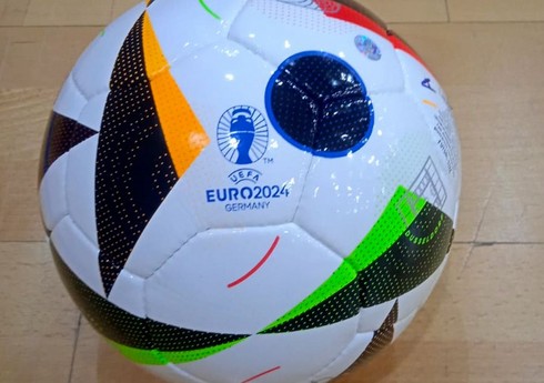 Azərbaycanın futzal klublarına yeni toplar hədiyyə olunub