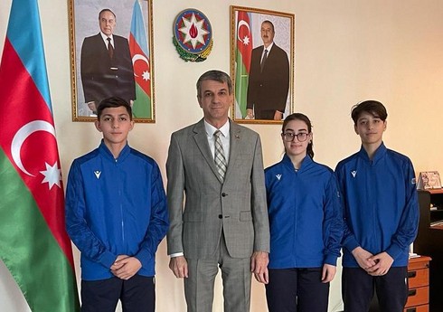 Azərbaycanın Malayziyadakı səfiri bu ölkədə təhsil alacaq badmintonçuları qəbul edib