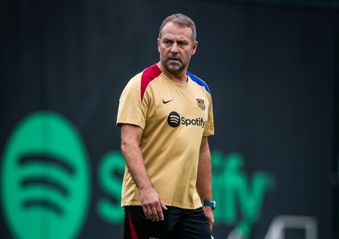 “Barselona” iki mövqeyə futbolçu axtarır