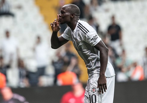 "Beşiktaş" "Neftçi" ilə oyundan öncə əsas hücumçusunu sata bilər