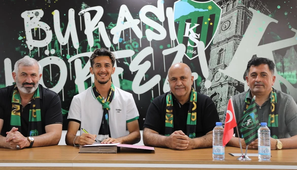 “Beşiktaş”ın futbolçusu Super Liqada klubunda - RƏSMİ