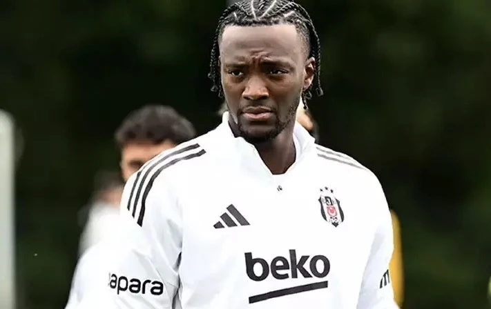 “Beşiktaş”ın yeni transferinin evinə oğrular girib
