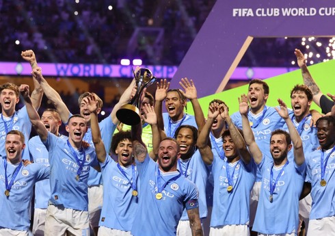 Bir təqvim ilində 5 və daha çox kubok qazanan klublar - SİYAHI