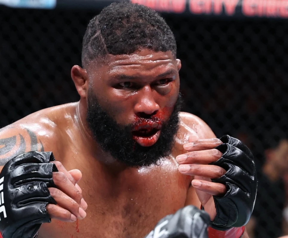 Bleyds Kuniyevlə dueldən qalib ayrıldı