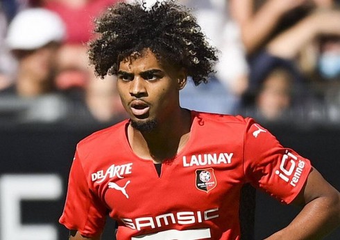 Bundesliqa klubu fransalı futbolçunu transfer edib