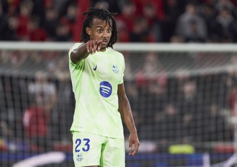 "Çelsi' "Barselona"nın müdafiəçisi ilə maraqlanır