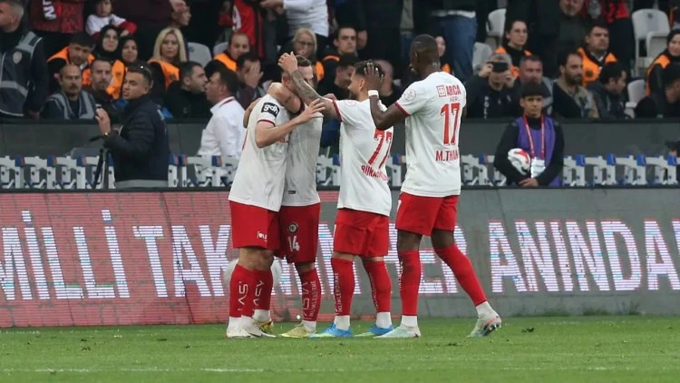 “Çorum”dan tarixi ilk: Komanda Super Liqada