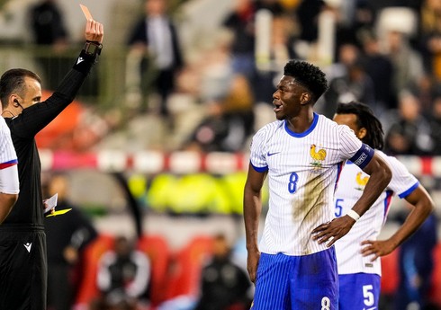 Çuameni Fransa millisinin 2006-cı ildən bəri meydandan qovulan ilk kapitanı olub