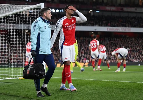 Ciddi zədə alan "Arsenal"ın futbolçusu mövsümü erkən başa vurub