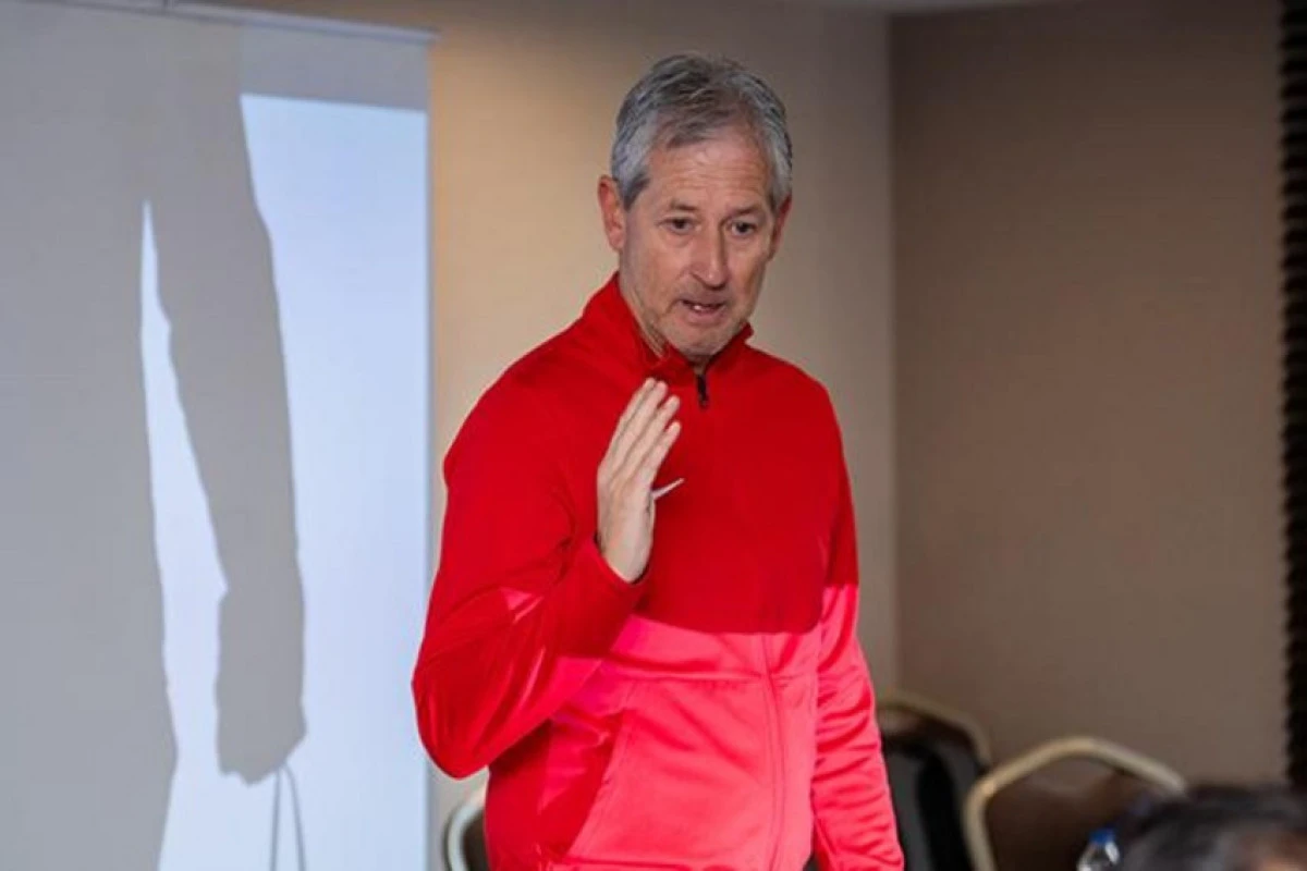 De Bleker hakimin tərəfini tutdu, "qırmızı yoxdur" dedi