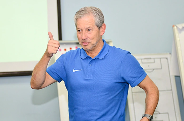 De Bleker: "Premyer Liqa bizim hakimlər üçün asan yarış deyil"