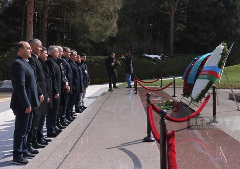 Dünya Kikboksinq Təşkilatları Assosiasiyasının prezidenti Heydər Əliyevin məzarını ziyarət edib