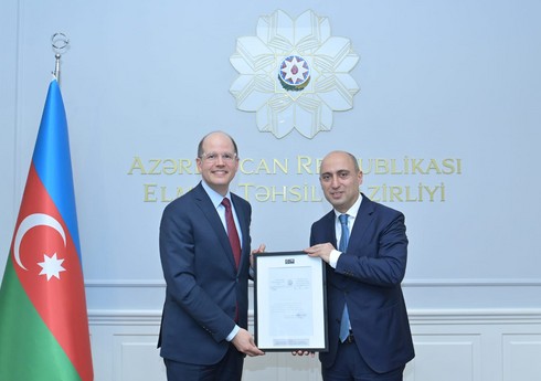 Emin Əmrullayev Beynəlxalq Basketbol Federasiyasının baş katibi ilə görüşüb