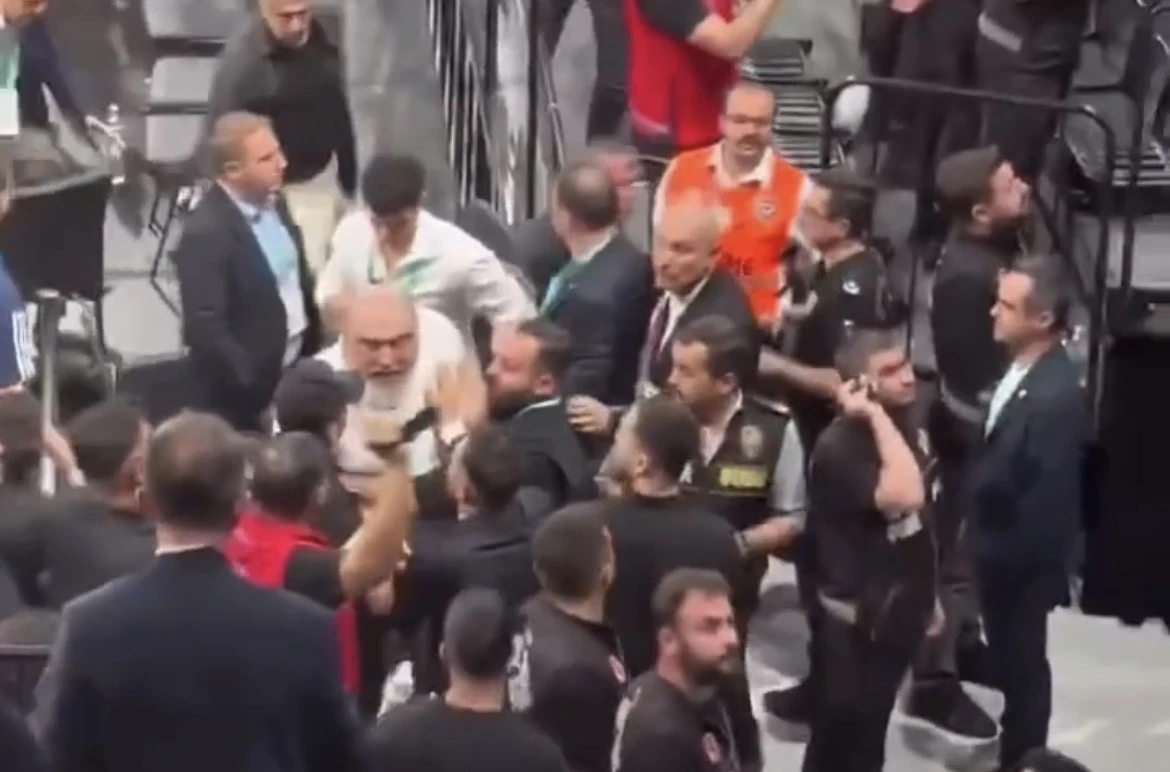 “Fənər” - “Beşiktaş” matçında qalmaqal: Prezident oyunu tərk etdi - VİDEO