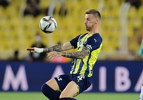 "Fənərbağça" klubu müdafiəçisi ilə yollarını ayırıb