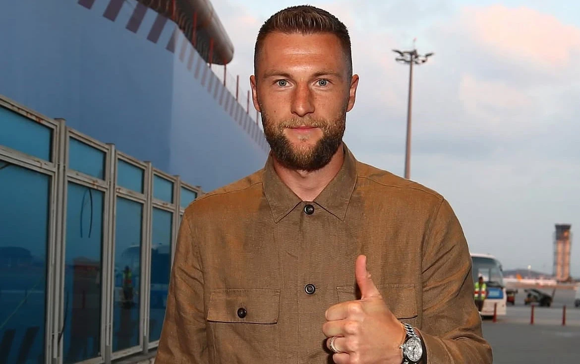 "Fənərbaxça" Milan Şkrinyarı transfer edib