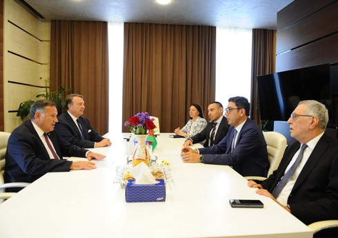 Fərid Qayıbov EOC prezidenti ilə görüşüb