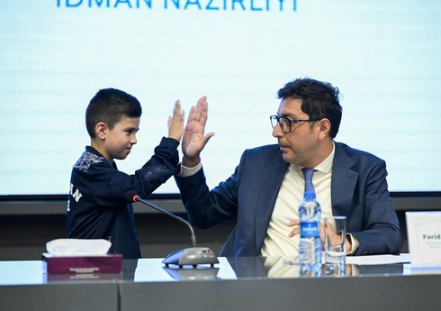 Fərid Qayıbov ötən ay beynəlxalq yarışlarda uğurla çıxış etmiş idmançılar və onların məşqçiləri ilə görüşüb