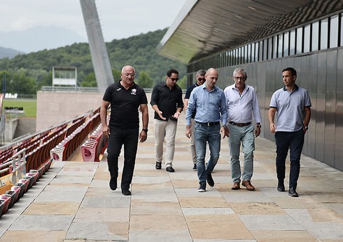 Fernandu Santuş Qəbələ şəhər stadionunun infrastrukturu ilə tanış olub