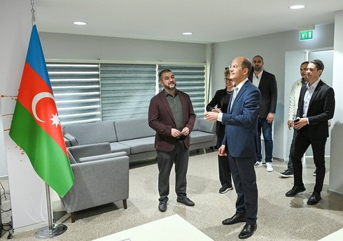 FİBA-nın baş katibi Azərbaycan Basketbol Federasiyasının əməkdaşları ilə görüşüb