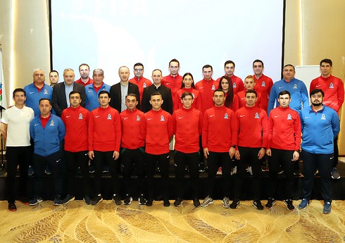 FIFA referilərinə emblemlər təqdim olunub