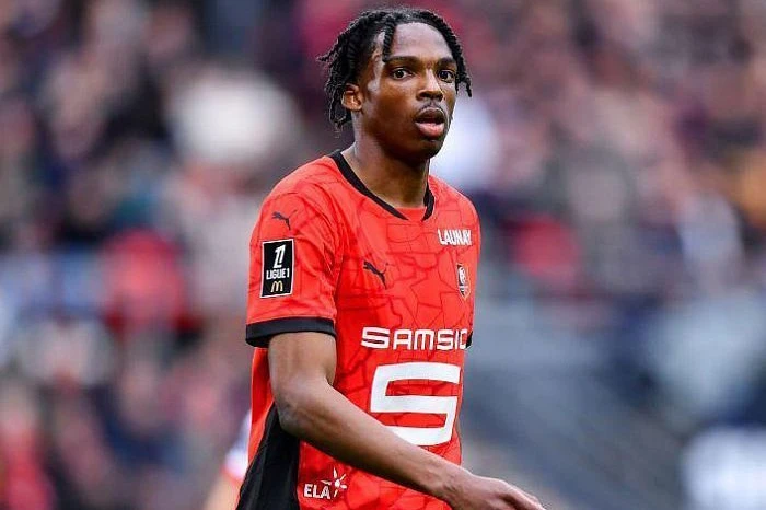 Fransalı müdafiəçi “Liverpul”un hədəfində