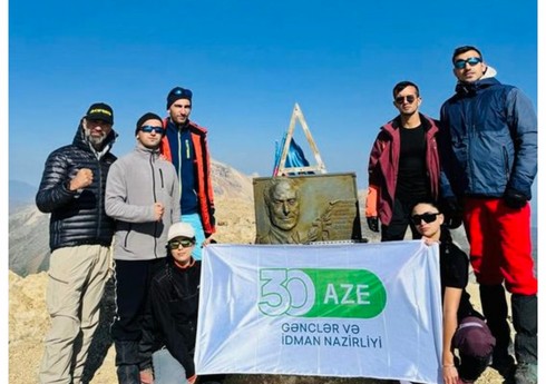 Gənclər və İdman Nazirliyinin əməkdaşları “Heydər zirvəsi”nə yürüş təşkil ediblər