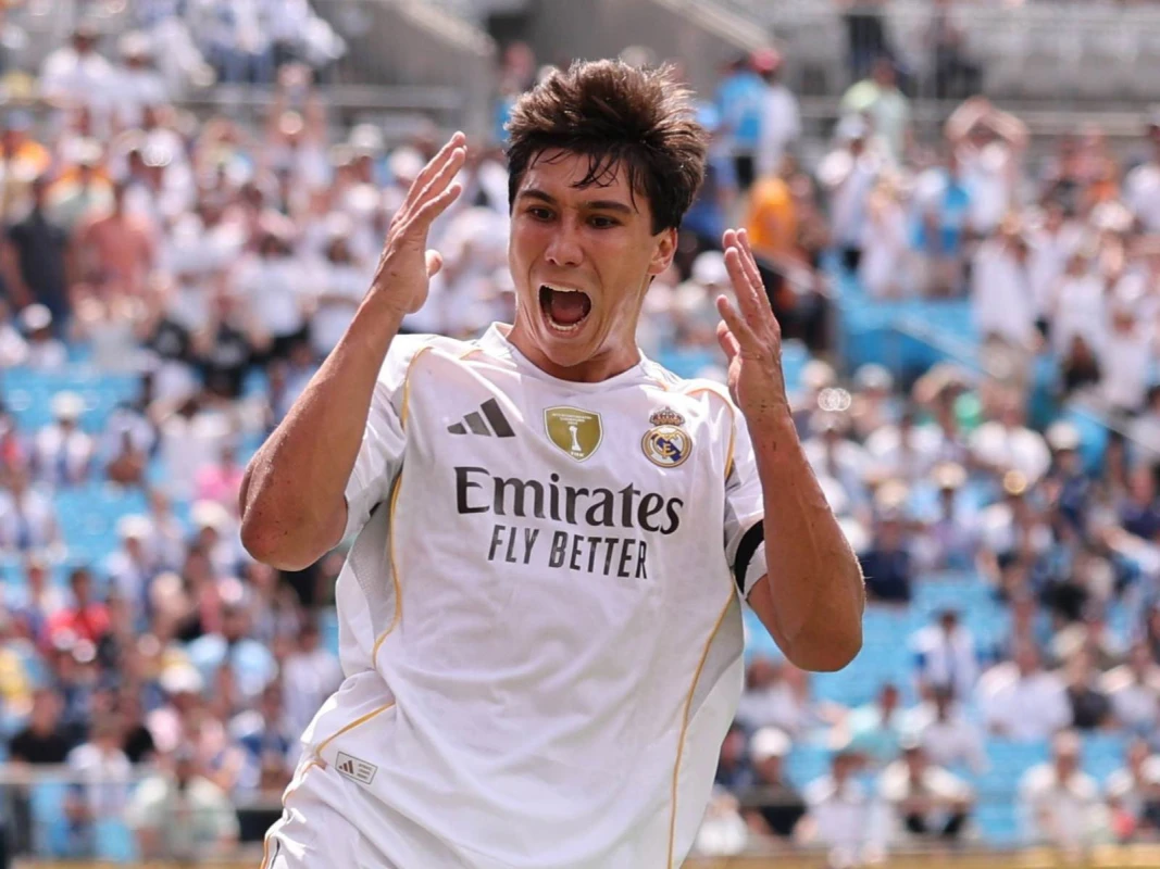 İngiltərənin məşhur klubları "Real Madrid"in forvardı ilə maraqlanır