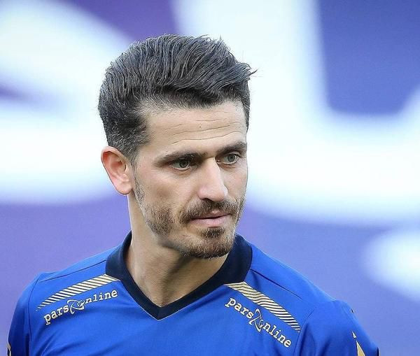 İranda məşhur futbolçu həbs olunub