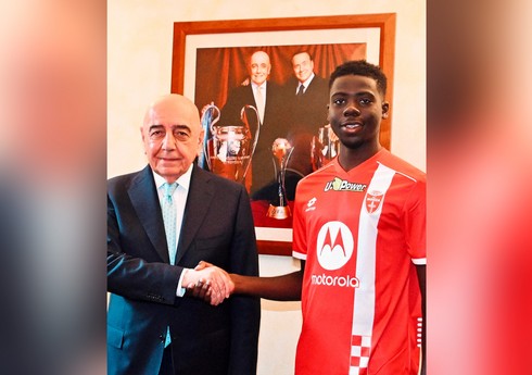 İtaliya klubu "Mançester Yunayted"in futbolçusunu transfer edib