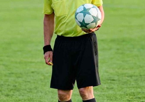 İtaliyalı hakim futboldan iki il müddətinə uzaqlaşdırılıb