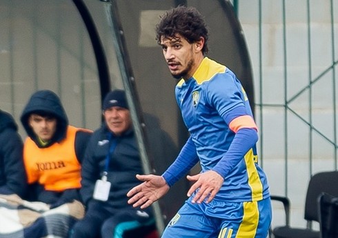 “Kəpəz” daha bir futbolçusu ilə yollarını ayırıb